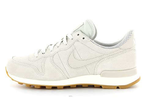 Nike Womens Internationalist SE Shoe Trainers 872922 004 Size 